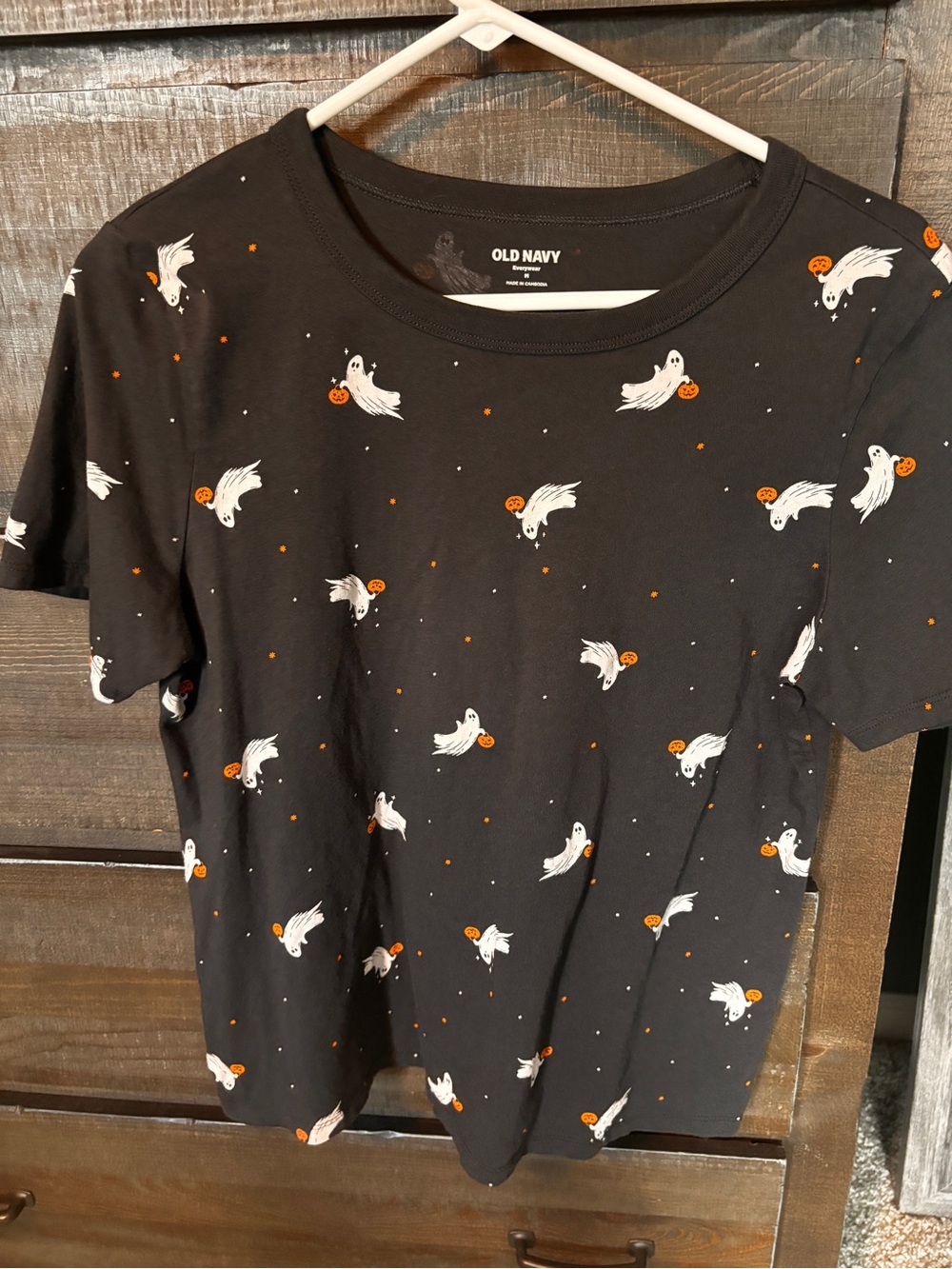 Old Navy Black Short-Sleeve Tee with White Ghosts and Orange Pumpkins women’s m